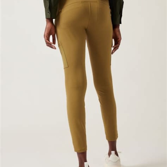 NWT Women's Athleta Headlands Hybrid Cargo Tight, Size 14 - Picture 7 of 12